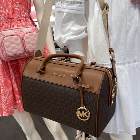 MICHAEL KORS TRAVEL MEDIUM DUFFEL CROSSBODY / SATCHEL BAG - Picture 2 of 16